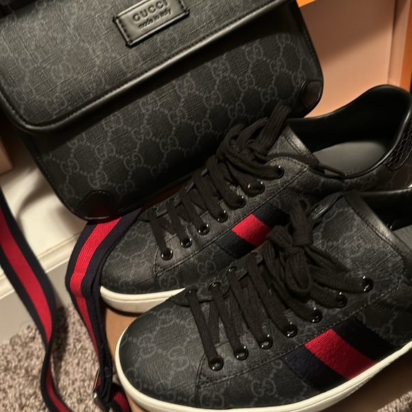 Authentic Gucci sneakers with crossbody belt bag - Picture 2 of 3